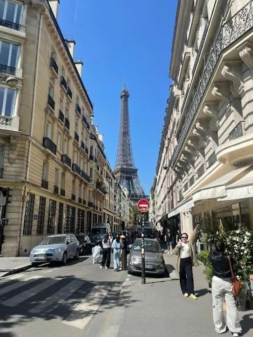 Tour Eiffel Two-Bathroom Two-Bedroom Loggia Spacious Quiet Brand-New Apartment Paryż
