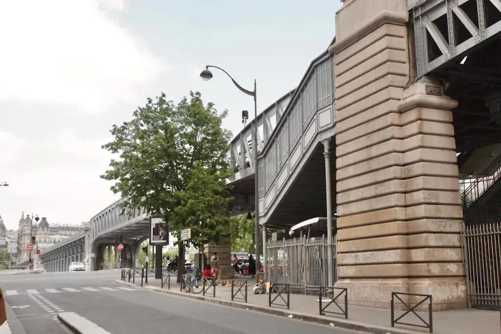 Tour Eiffel Two-Bathroom Two-Bedroom Loggia Spacious Quiet Brand-New Apartment Paryż Francja