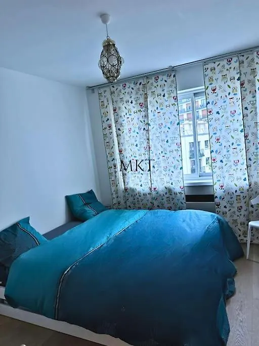 Tour Eiffel Two-Bathroom Two-Bedroom Loggia Spacious Quiet Brand-New Apartment Париж