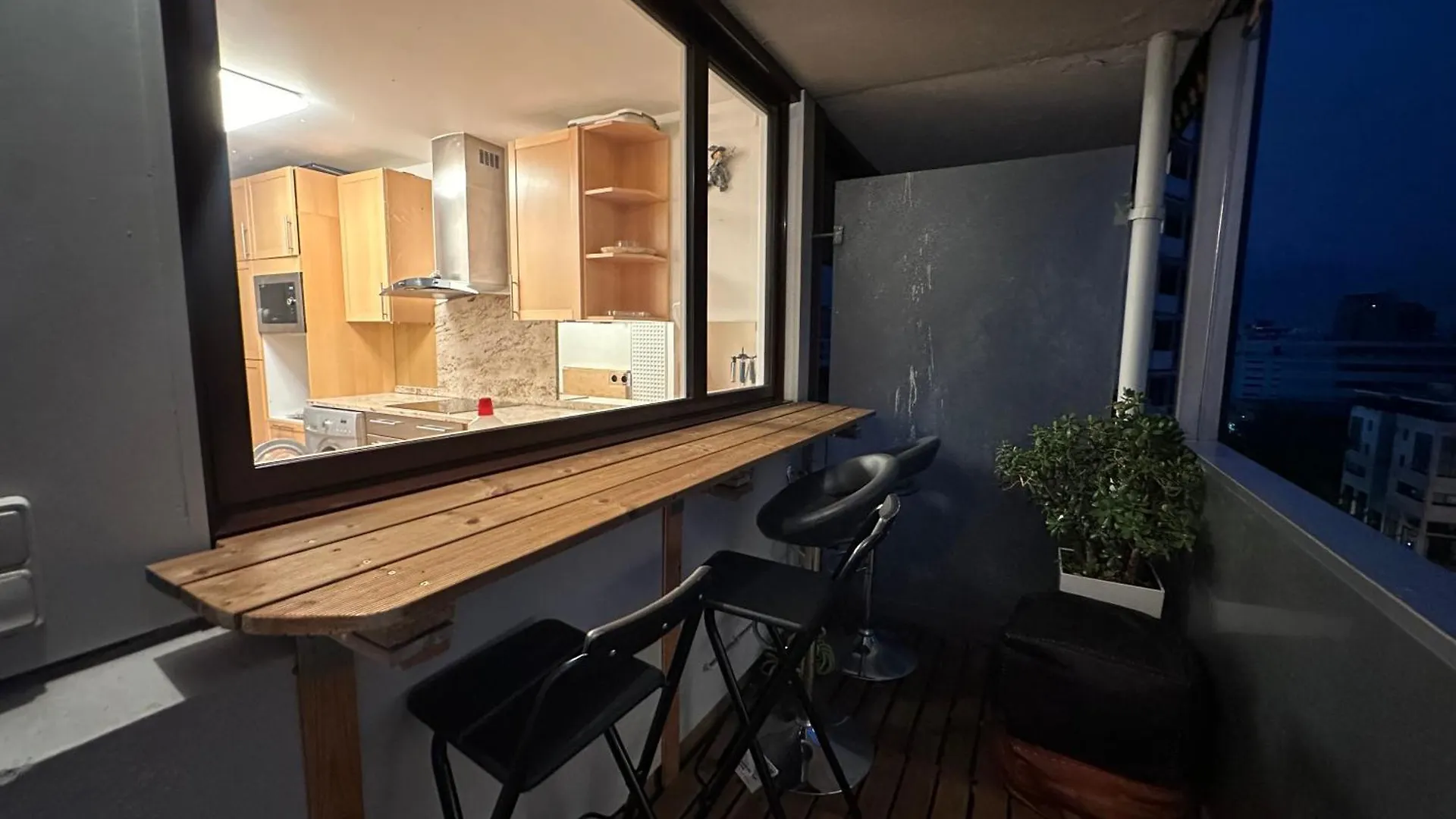 Tour Eiffel Two-Bathroom Two-Bedroom Loggia Spacious Quiet Brand-New Apartment Paryż