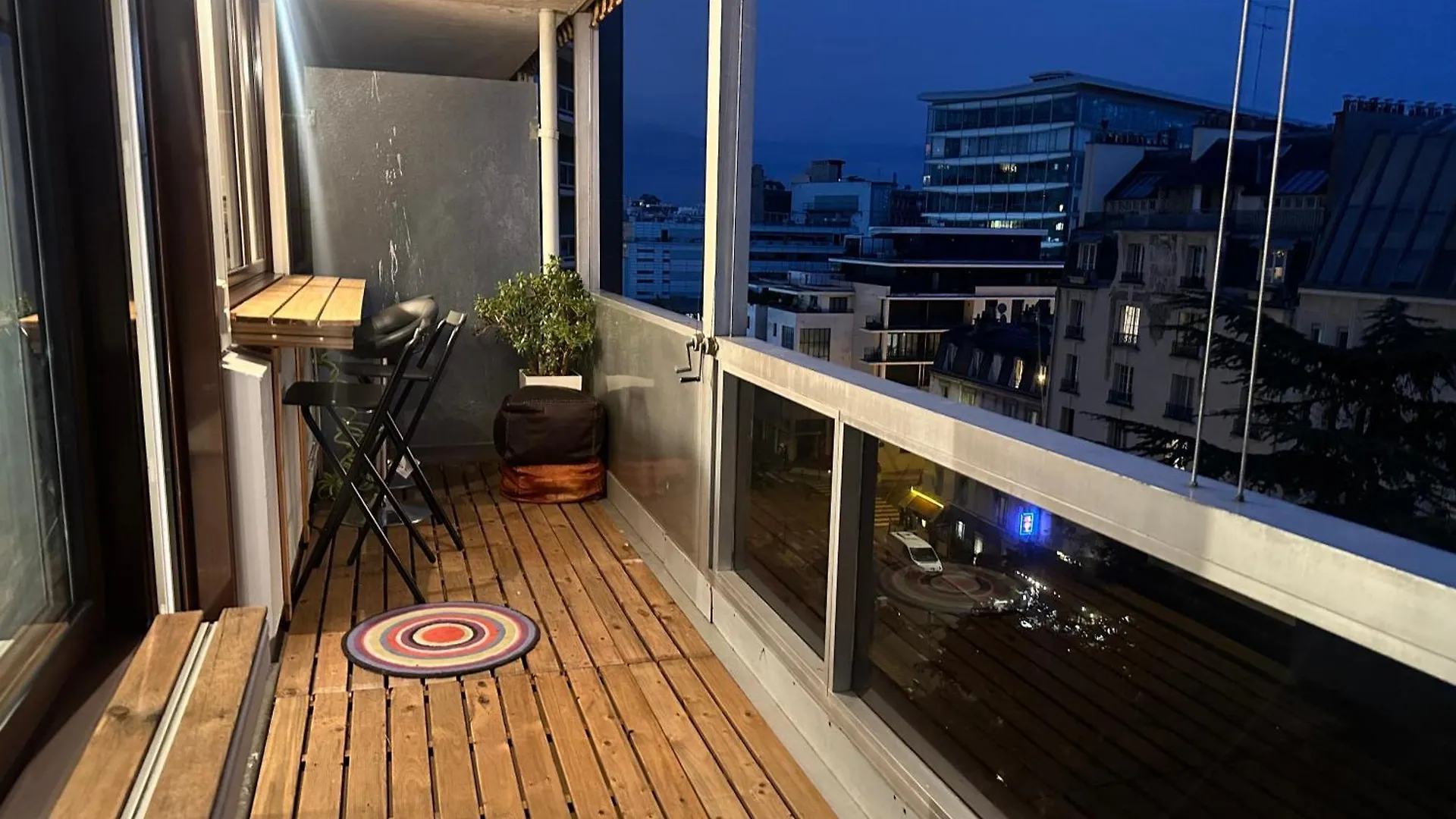 Tour Eiffel Two-Bathroom Two-Bedroom Loggia Spacious Quiet Brand-New Apartment Paryż