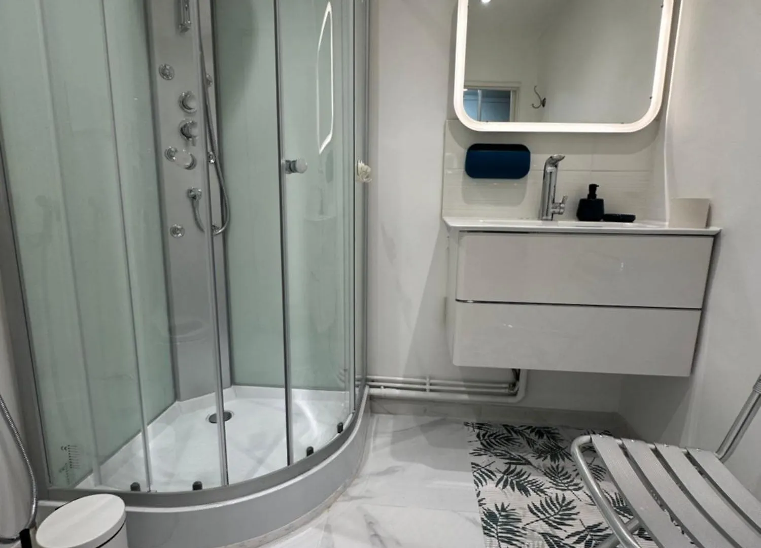 Tour Eiffel Two-Bathroom Two-Bedroom Loggia Spacious Quiet Brand-New Apartment Paris