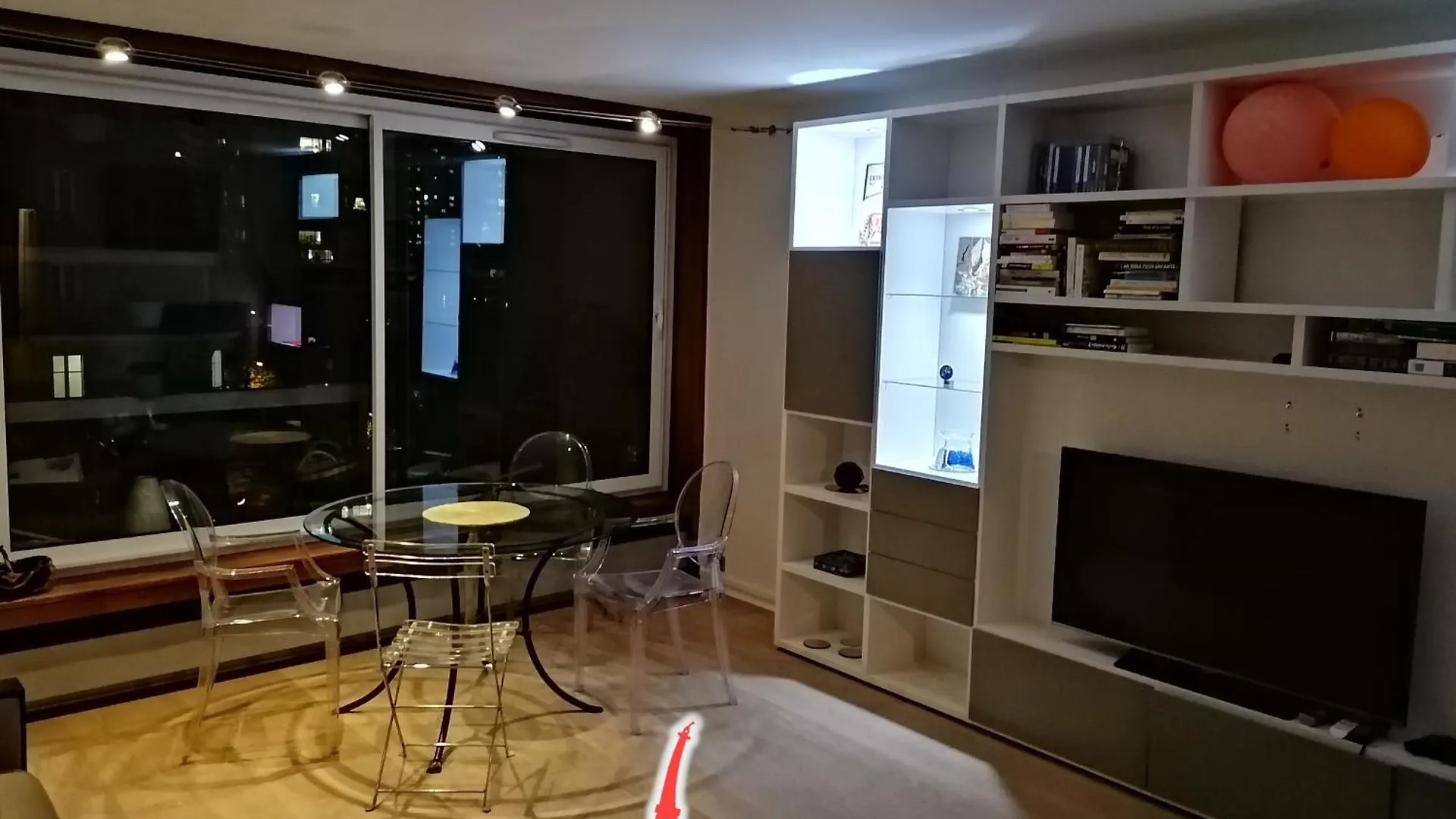 Tour Eiffel Two-Bathroom Two-Bedroom Loggia Spacious Quiet Brand-New Apartment Paryż