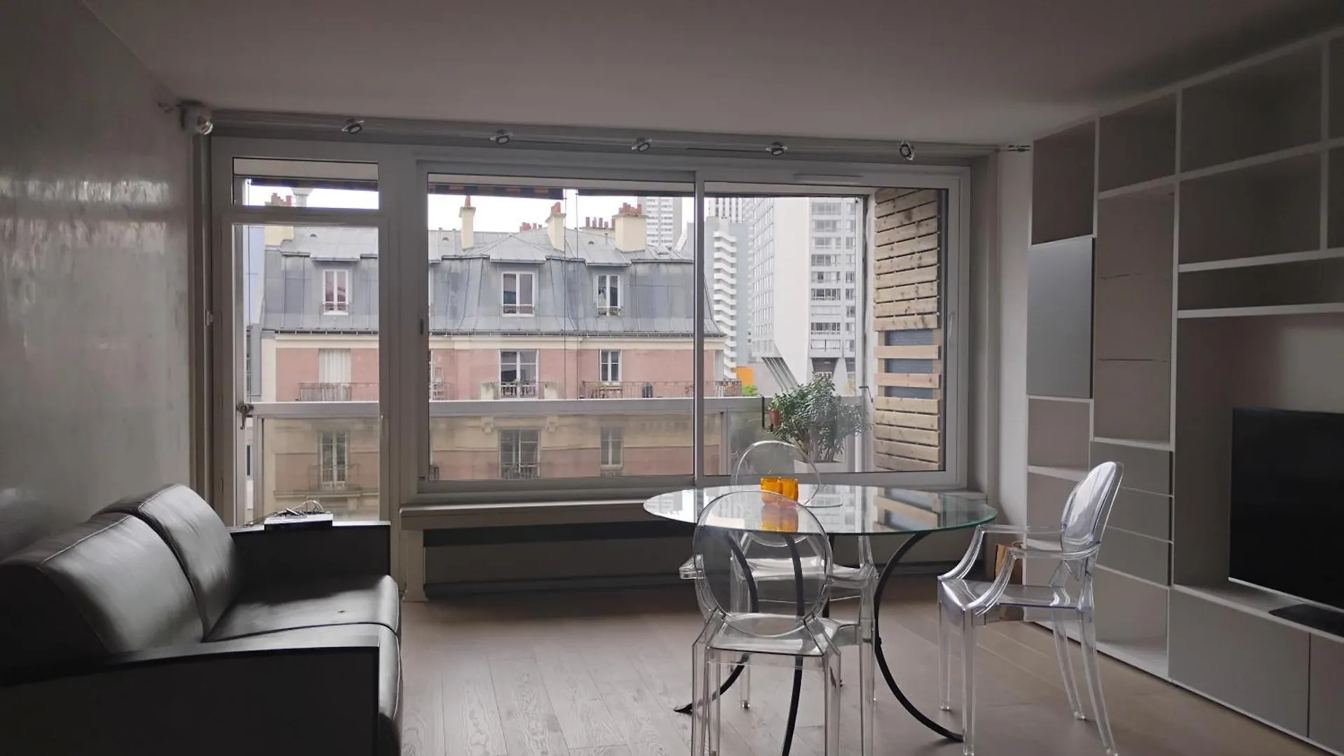 Tour Eiffel Two-Bathroom Two-Bedroom Loggia Spacious Quiet Brand-New Apartment Paryż 0*,  Francja